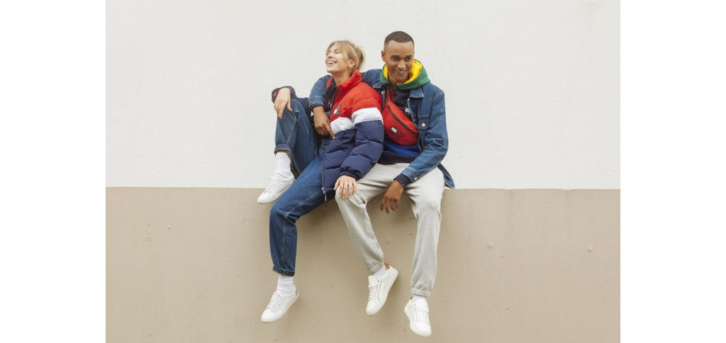 Tommy Hilfiger - bluzy i swetry kolorowe, powrót nawiązanie do lat 90, najmodniejsze kolory na wiosnę